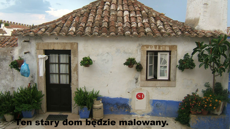 Ten stary dom będzie malowany.